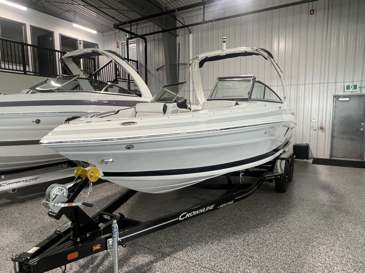 2023 CROWNLINE 240SS